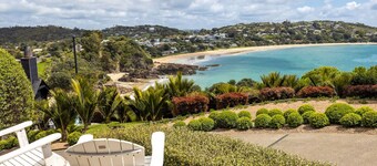Smiths Cottage - Adults Only Bay View Retreat