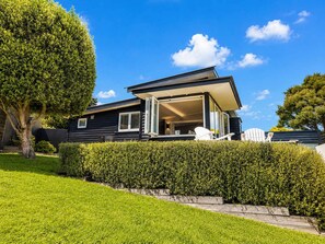 Exterior - Smiths Cottage - Adults Only Bay View Retreat (Waiheke Island)