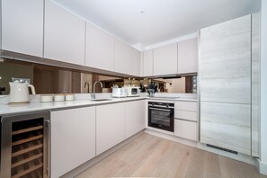 Apartment | Private kitchen - Fancy Flat in Woolwich (London)