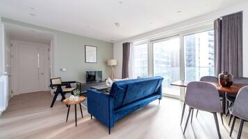 Apartment | Living area | 37-inch TV with cable channels, Netflix, streaming services