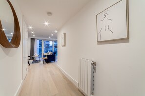 Apartamento | Área de estar | TV 37 polegadas com canais a cabo, Netflix, serviços de streaming