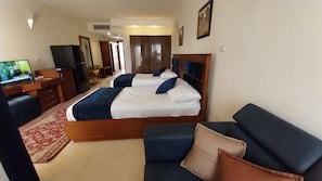 1 bedroom, desk, bed sheets - Palma Resort Hurghada Apartment with Private Beach (Hurghada)