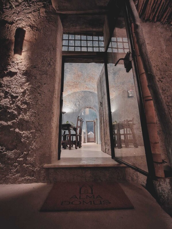 Interior - Sunshine in Alma domus ancient vaulted house recently opened in Amalfi (Amalfi)