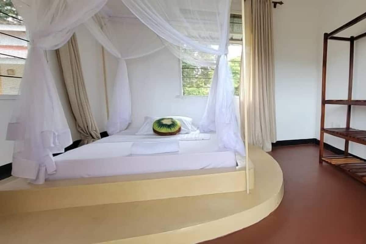 Comfort Single Room | Individually decorated, individually furnished, laptop workspace