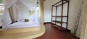 Comfort Single Room | Individually decorated, individually furnished, laptop workspace