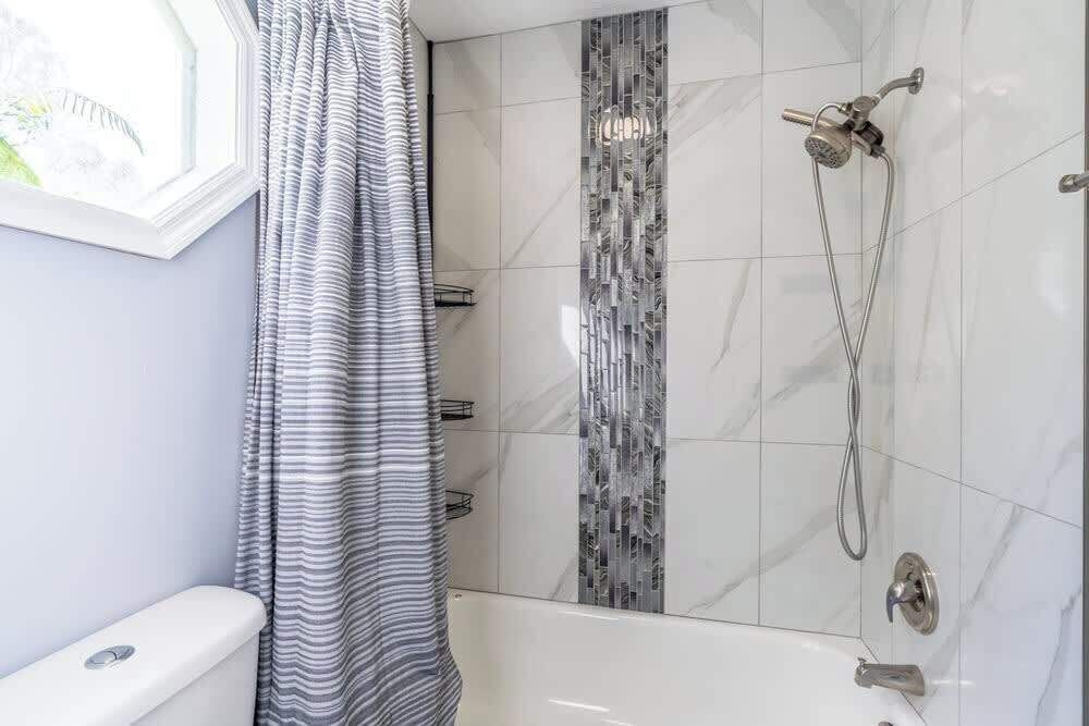 淋浴設備、風筒、提供毛巾、洗頭水