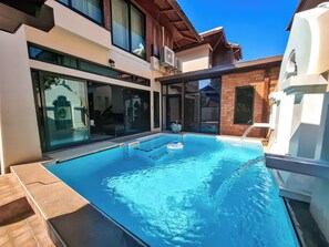 Outdoor pool - Thabali Oasis private pool 3bhk  (Pattaya)