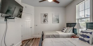 3 bedrooms, internet, bed sheets