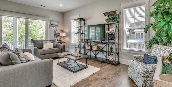 TV - Premier Luxury Retreat with Dual Patio Decks (North Myrtle Beach)