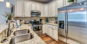 Fridge, microwave, oven, stovetop - Stylish 2 Bdrm Villa in Salt Creek Perfect Getaway (North Myrtle Beach)