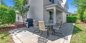 Outdoor dining - Spacious 3 Bdrm Vacation Rental Ideal Getaway (North Myrtle Beach)