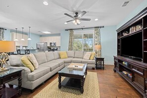 TV - Elegant 4 Bedroom Family Home with Amenities (North Myrtle Beach)