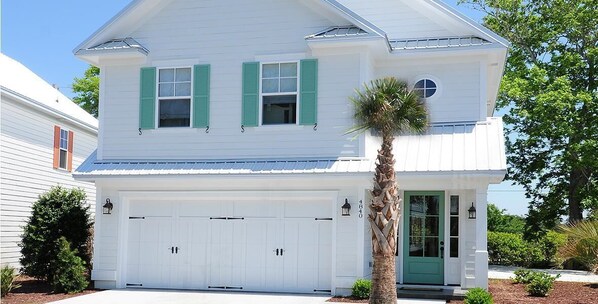 Exterior - Elegant 4 Bedroom Family Home with Amenities (North Myrtle Beach)