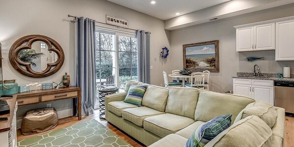 TV - Deluxe 1 Bdrm Carriage House at North Beach Resort (North Myrtle Beach)