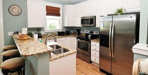 Fridge, microwave, oven, stovetop - 2 Bedroom Townhome Overlooking Margaret Village (North Myrtle Beach)