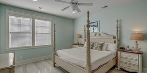 3 bedrooms, Internet, bed sheets - 3 Bedroom Townhome with Courtyard: Sleeps 8 (North Myrtle Beach)
