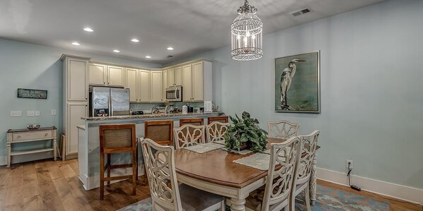 Dining - 3 Bedroom Townhome with Courtyard: Sleeps 8 (North Myrtle Beach)