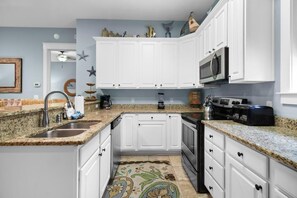 Fridge, microwave, oven, stovetop - Elegant 1 Bdrm Flat: Your Ultimate Retreat for 4 (North Myrtle Beach)
