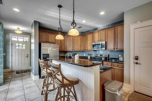 Refrigerador, microondas, horno, placa de cocina