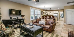 TV - Elegant 3 Bedroom Home for up to 10 Guests (North Myrtle Beach)