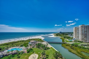 On the beach - Unwind in Luxury : Oceanfront 4 Bedroom Condo (North Myrtle Beach)