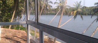 Riverside Stay @WaterGlassVilla