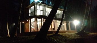 Riverside Stay @WaterGlassVilla