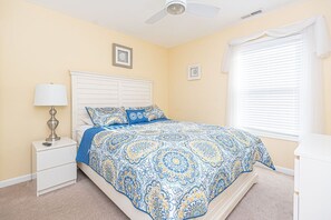 3 عدّة غرف نوم ومكواة/لوح كي وواي فاي وملاءات أسرّة