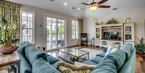 TV - Unparalleled Luxury 4 Bedroom Oasis w/ Amenities (North Myrtle Beach)