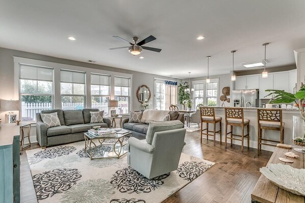 TV - 4 Bdrm Vacation Home w/ Pool in North Myrtle Beach (North Myrtle Beach)