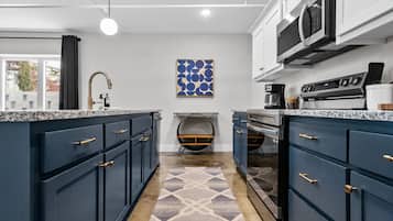 Fridge, oven, stovetop, dishwasher