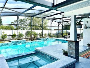 Piscina all'aperto, una piscina riscaldata