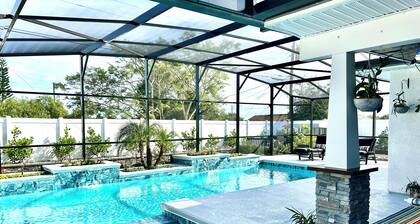 Orlando Vacation Rental Heated Pool & Spa 5 BR 3 BA Near Space, Nature, Disney