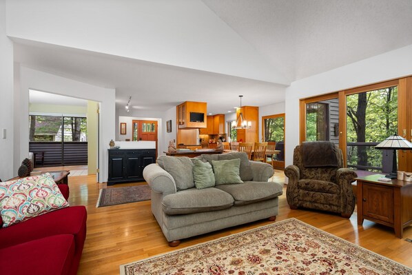 TV, fireplace, offices