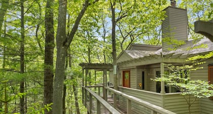 Tree House in The Homestead