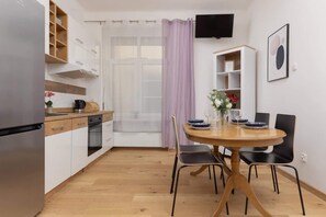 雪櫃、焗爐、爐具、洗碗機