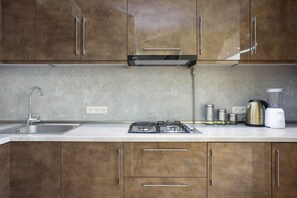 Familien-Maisonette | Eigene Küche | Kühlschrank, Mikrowelle, Herdplatte, Wasserkocher