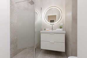 Shower, hair dryer, shampoo