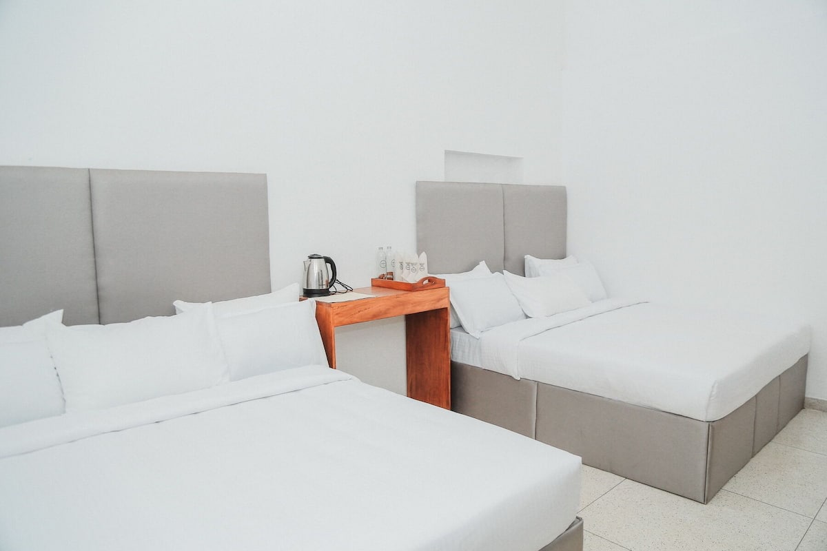 Familienzimmer, Nichtraucher | 5 Schlafzimmer, Select-Comfort-Betten, Zimmersafe, individuell dekoriert