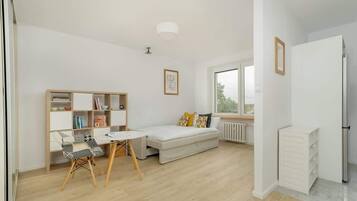 Iron/ironing board, WiFi, bed sheets