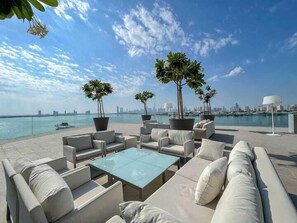 ลักซ์ชัวรี่อพาร์ทเมนท์ | ลานระเบียง/นอกชาน