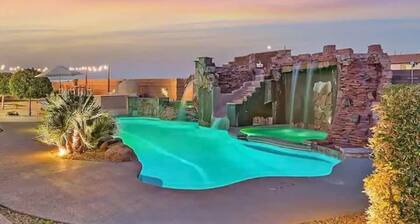 5BR Luxury Villa Pool, Spa, RV Parking, Sleeps 12