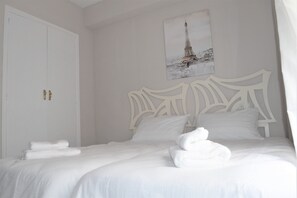 3 室のベッドルーム、アイロン / アイロン台、WiFi、ベッドシーツ