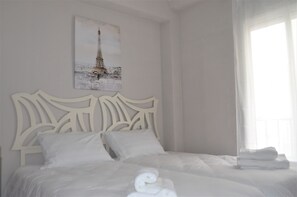 3 室のベッドルーム、アイロン / アイロン台、WiFi、ベッドシーツ