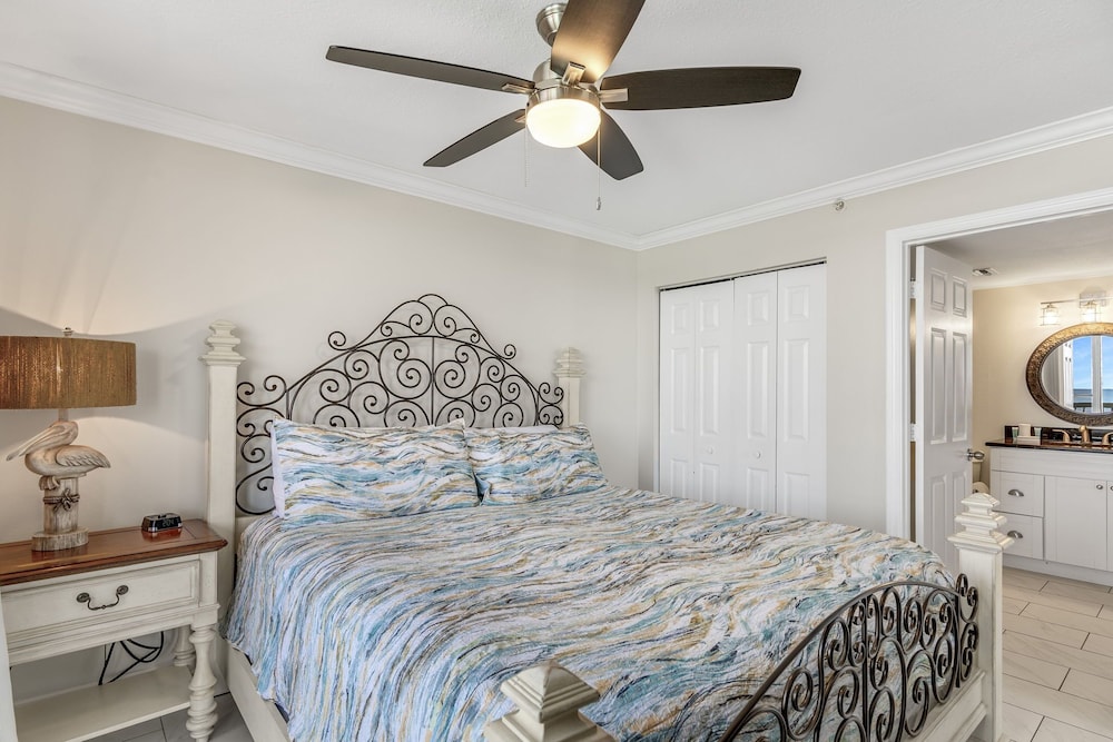 NEW! 10th floor 2BR Beachfront at Pelican. Stunning View, 3 Pools