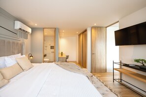 2 bedrooms, desk, iron/ironing board, WiFi - Welcome to Go Living Suites: Your Medellin Retreat (Medellin)