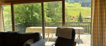 Spacious chalet 8 rooms, 14 people, near slopes, with parking