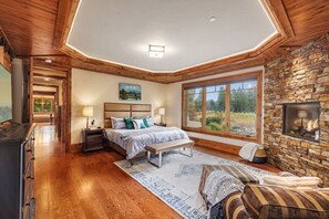 5 Schlafzimmer, Schreibtisch, Bügeleisen/Bügelbrett, Reisekinderbett