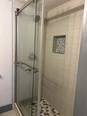 Shower, hair dryer, towels, soap - Texas Lake Life is Condo on Lake Conroe with a Texas style! Steps away from lake (Montgomery)