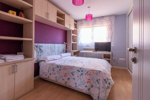 3 bedrooms, iron/ironing board, WiFi, bed sheets - Large duplex with all amenities. (Soria)